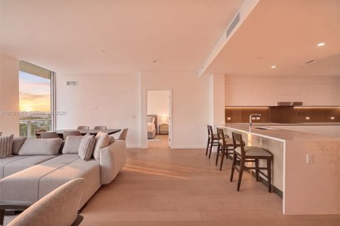 Condominio en venta en Bay Harbor Islands, Florida, 2 dormitorios, 171.96 m2 № 2424761 - foto 3