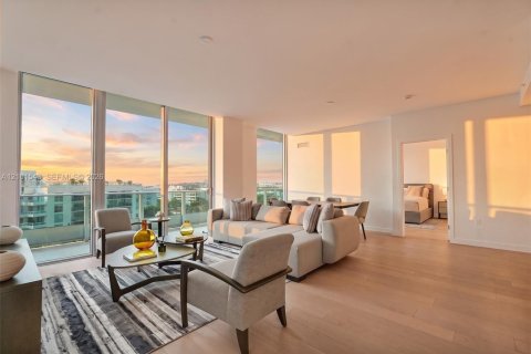 Condominio en venta en Bay Harbor Islands, Florida, 2 dormitorios, 171.96 m2 № 2424761 - foto 2