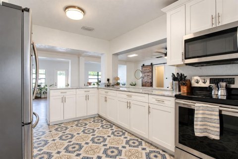 Villa ou maison à vendre à Tampa, Floride: 4 chambres, 207.64 m2 № 2405248 - photo 12