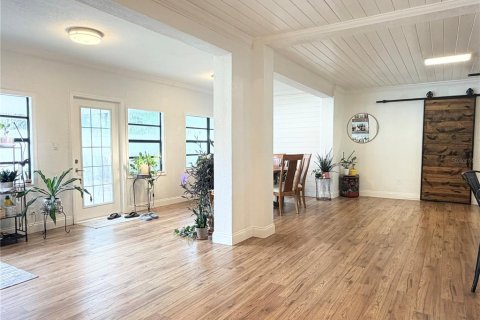 Villa ou maison à vendre à Tampa, Floride: 4 chambres, 207.64 m2 № 2405248 - photo 6