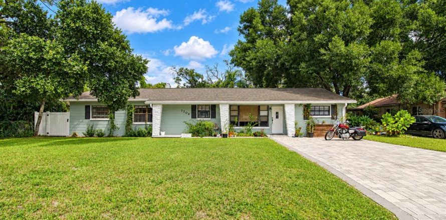 Villa ou maison à Tampa, Floride 4 chambres, 207.64 m2 № 2405248