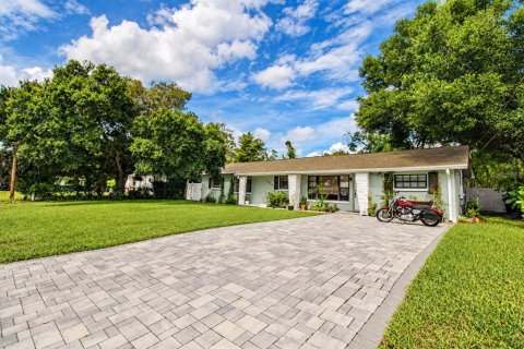 Villa ou maison à vendre à Tampa, Floride: 4 chambres, 207.64 m2 № 2405248 - photo 2