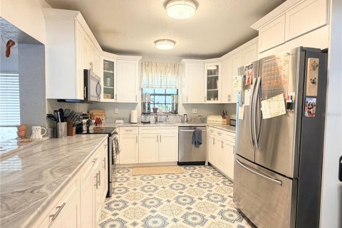Villa ou maison à vendre à Tampa, Floride: 4 chambres, 207.64 m2 № 2405248 - photo 11