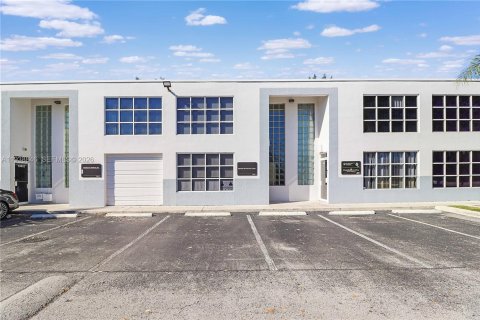 Commercial property in Miami, Florida № 1996526 - photo 13