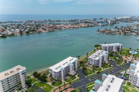 Condominio en venta en Saint Pete Beach, Florida, 2 dormitorios, 117.52 m2 № 1673526 - foto 30