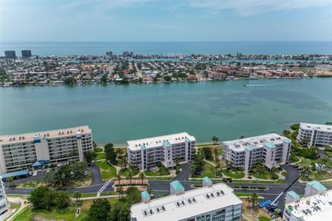 Condominio en venta en Saint Pete Beach, Florida, 2 dormitorios, 117.52 m2 № 1673526 - foto 3