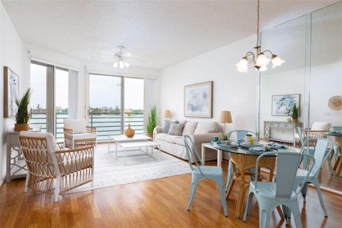 Condominio en venta en Saint Pete Beach, Florida, 2 dormitorios, 117.52 m2 № 1673526 - foto 11