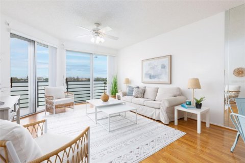 Condominio en venta en Saint Pete Beach, Florida, 2 dormitorios, 117.52 m2 № 1673526 - foto 5