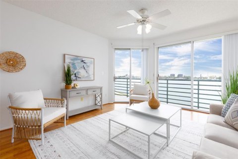 Condominio en venta en Saint Pete Beach, Florida, 2 dormitorios, 117.52 m2 № 1673526 - foto 6