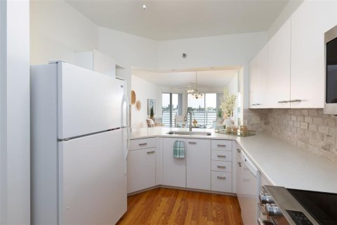 Condominio en venta en Saint Pete Beach, Florida, 2 dormitorios, 117.52 m2 № 1673526 - foto 14