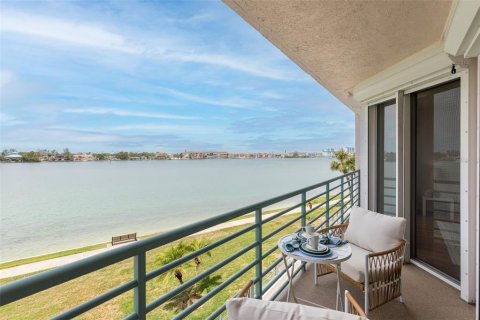Condominio en venta en Saint Pete Beach, Florida, 2 dormitorios, 117.52 m2 № 1673526 - foto 17