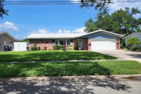 House in Clearwater, Florida 3 bedrooms, 168.25 sq.m. № 2279754