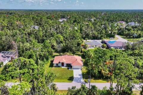 Villa ou maison à louer à North Port, Floride: 3 chambres, 171.59 m2 № 2211873 - photo 2