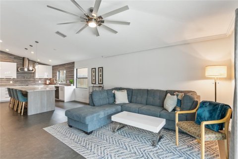 House in Lutz, Florida 4 bedrooms, 181.72 sq.m. № 1631120 - photo 15