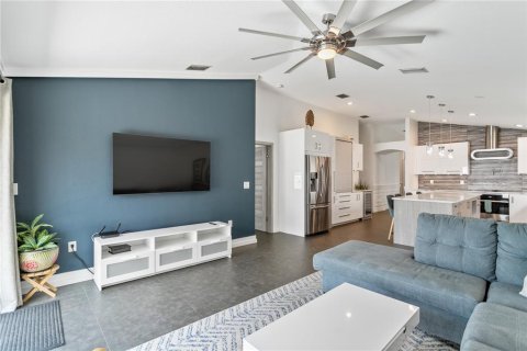 House in Lutz, Florida 4 bedrooms, 181.72 sq.m. № 1631120 - photo 16