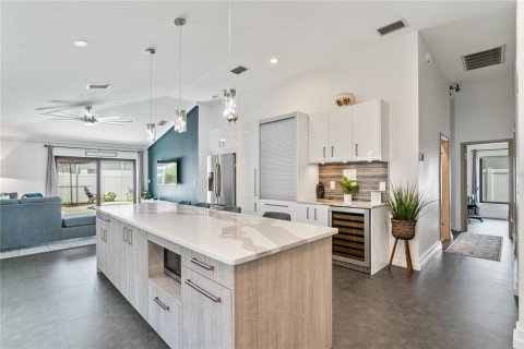 House in Lutz, Florida 4 bedrooms, 181.72 sq.m. № 1631120 - photo 7