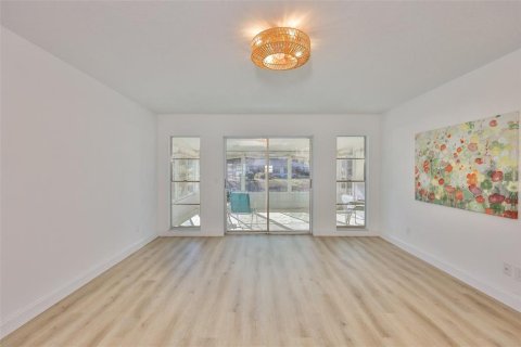 Villa ou maison à vendre à Sun City Center, Floride: 2 chambres, 160.91 m2 № 2234401 - photo 14