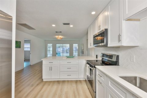 Villa ou maison à vendre à Sun City Center, Floride: 2 chambres, 160.91 m2 № 2234401 - photo 17