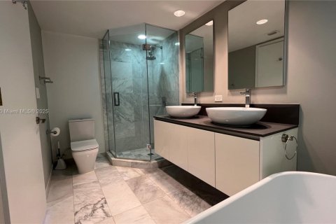 Condo in Bay Harbor Islands, Florida, 2 bedrooms  № 1920459 - photo 27