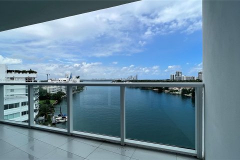 Condo in Bay Harbor Islands, Florida, 2 bedrooms  № 1920459 - photo 29
