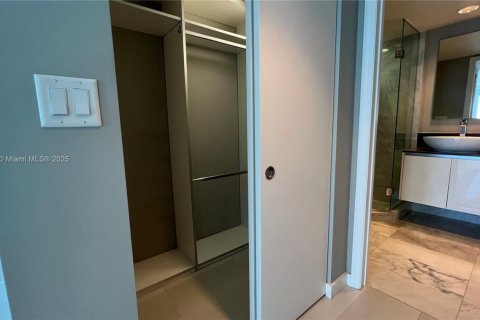 Condo in Bay Harbor Islands, Florida, 2 bedrooms  № 1920459 - photo 22