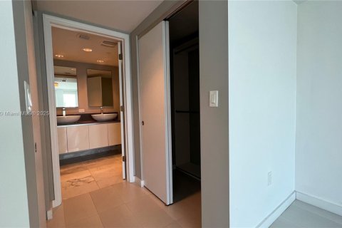 Condo in Bay Harbor Islands, Florida, 2 bedrooms  № 1920459 - photo 21