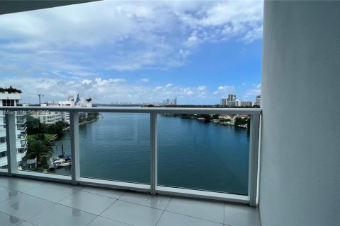 Condo in Bay Harbor Islands, Florida, 2 bedrooms  № 1920459 - photo 30
