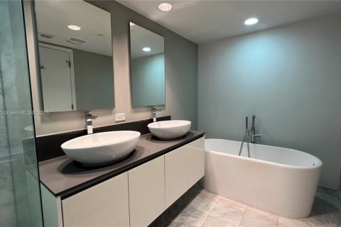 Condo in Bay Harbor Islands, Florida, 2 bedrooms  № 1920459 - photo 26