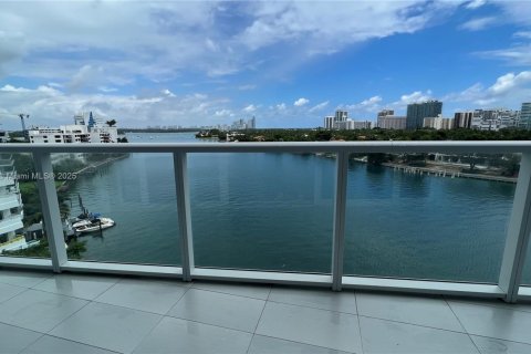 Condo in Bay Harbor Islands, Florida, 2 bedrooms  № 1920459