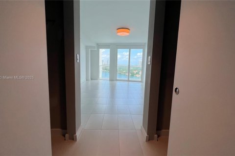 Condo in Bay Harbor Islands, Florida, 2 bedrooms  № 1920459 - photo 28