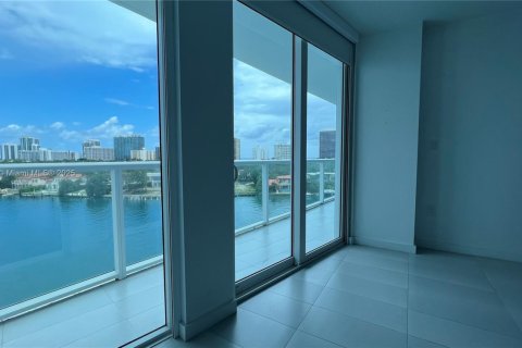 Condo in Bay Harbor Islands, Florida, 2 bedrooms  № 1920459 - photo 17
