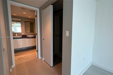 Condo in Bay Harbor Islands, Florida, 2 bedrooms  № 1920459 - photo 20