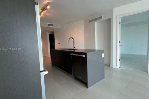 Condo in Bay Harbor Islands, Florida, 2 bedrooms  № 1920459 - photo 9