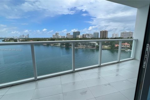 Condo in Bay Harbor Islands, Florida, 2 bedrooms  № 1920459 - photo 2