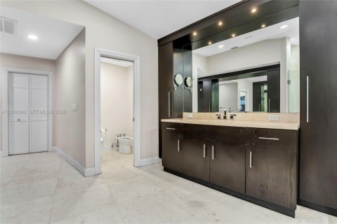 Casa en venta en Davie, Florida, 4 dormitorios, 336.86 m2 № 2383257 - foto 24