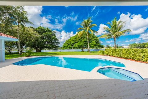 Casa en venta en Davie, Florida, 4 dormitorios, 336.86 m2 № 2383257 - foto 3