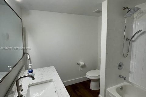 Снять в аренду кондоминиум в Холливуд, Флорида 3 спальни, 117.99м2, № 1983016 - фото 15