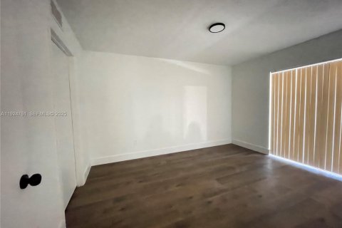 Снять в аренду кондоминиум в Холливуд, Флорида 3 спальни, 117.99м2, № 1983016 - фото 20