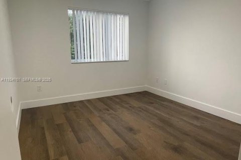 Снять в аренду кондоминиум в Холливуд, Флорида 3 спальни, 117.99м2, № 1983016 - фото 27