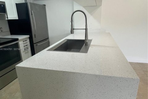 Снять в аренду кондоминиум в Холливуд, Флорида 3 спальни, 117.99м2, № 1983016 - фото 6