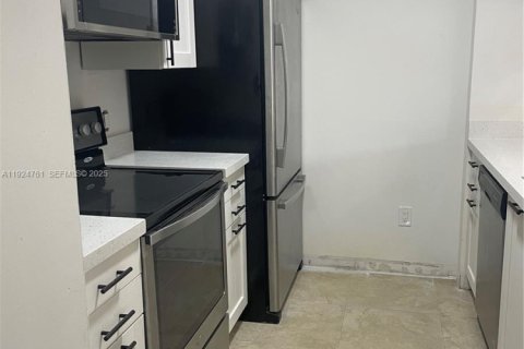 Снять в аренду кондоминиум в Холливуд, Флорида 3 спальни, 117.99м2, № 1983016 - фото 8