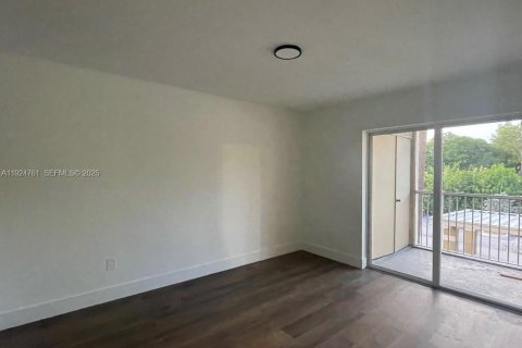 Снять в аренду кондоминиум в Холливуд, Флорида 3 спальни, 117.99м2, № 1983016 - фото 19