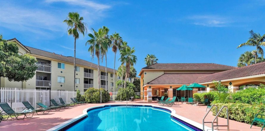 Кондоминиум с 3 спальнями в Холливуд, Флорида № 1983016