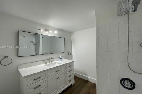 Снять в аренду кондоминиум в Холливуд, Флорида 3 спальни, 117.99м2, № 1983016 - фото 13