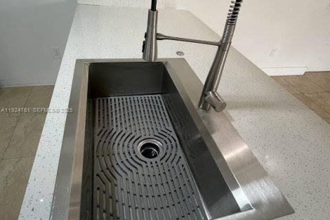 Снять в аренду кондоминиум в Холливуд, Флорида 3 спальни, 117.99м2, № 1983016 - фото 7