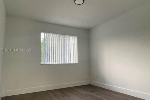 Снять в аренду кондоминиум в Холливуд, Флорида 3 спальни, 117.99м2, № 1983016 - фото 25