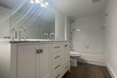 Снять в аренду кондоминиум в Холливуд, Флорида 3 спальни, 117.99м2, № 1983016 - фото 28