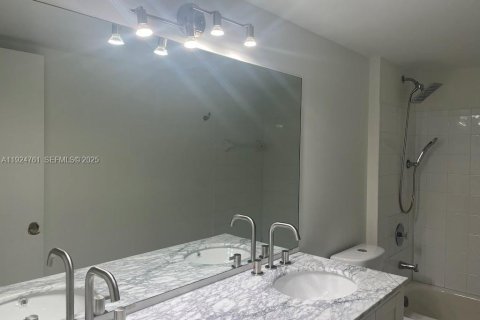 Снять в аренду кондоминиум в Холливуд, Флорида 3 спальни, 117.99м2, № 1983016 - фото 30