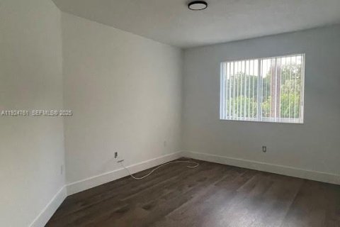 Снять в аренду кондоминиум в Холливуд, Флорида 3 спальни, 117.99м2, № 1983016 - фото 23