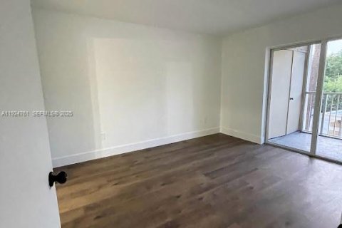 Снять в аренду кондоминиум в Холливуд, Флорида 3 спальни, 117.99м2, № 1983016 - фото 18